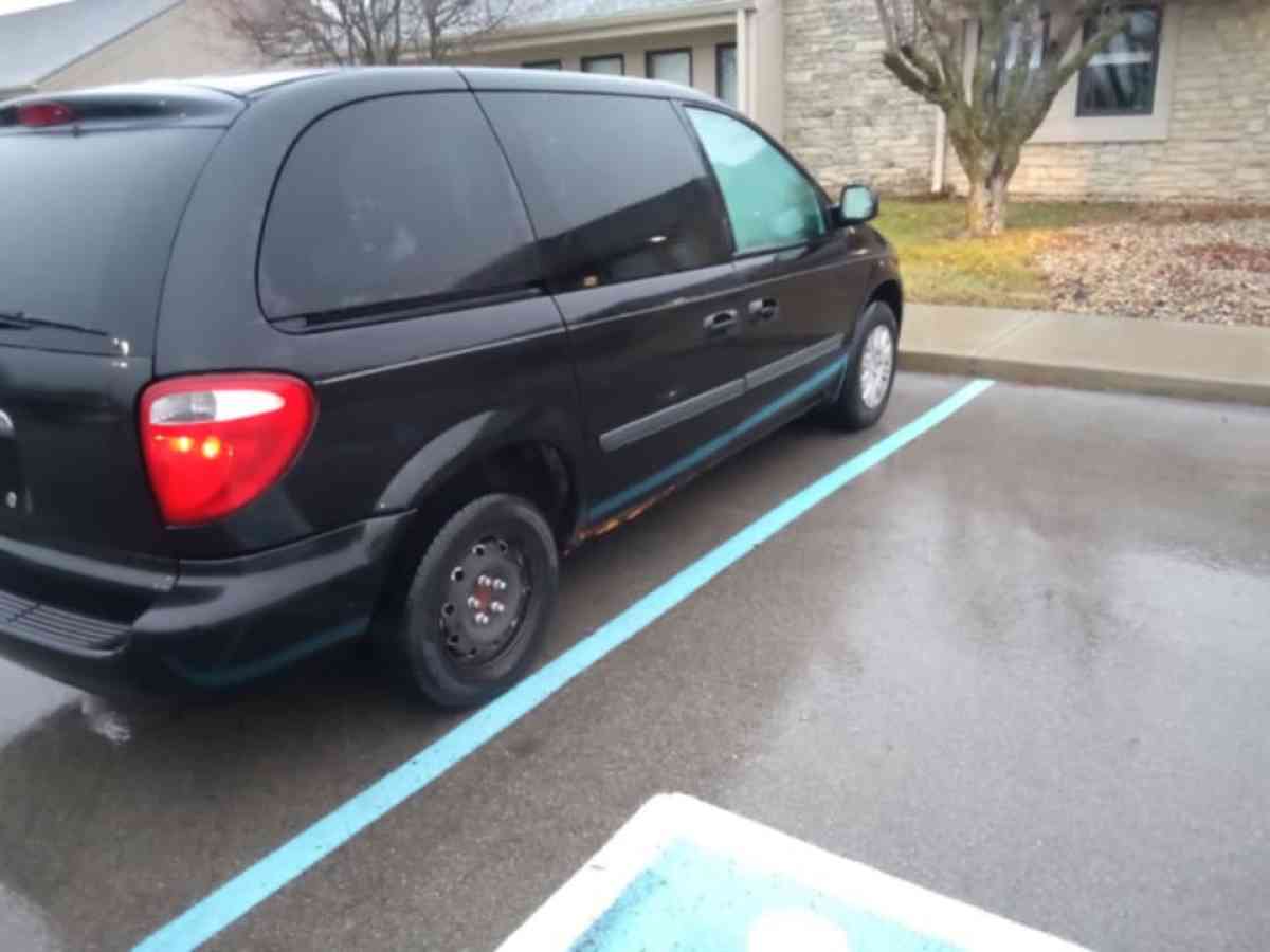 2006 Chrysler town and country minivan