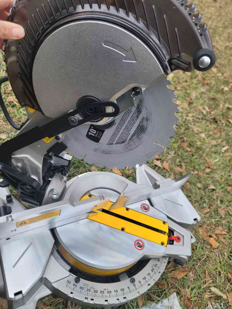 Miter Saw Dewalt DWS713 ELECTRIC  Like New Working Very Good - Houston, Texas - FleaMarketBay