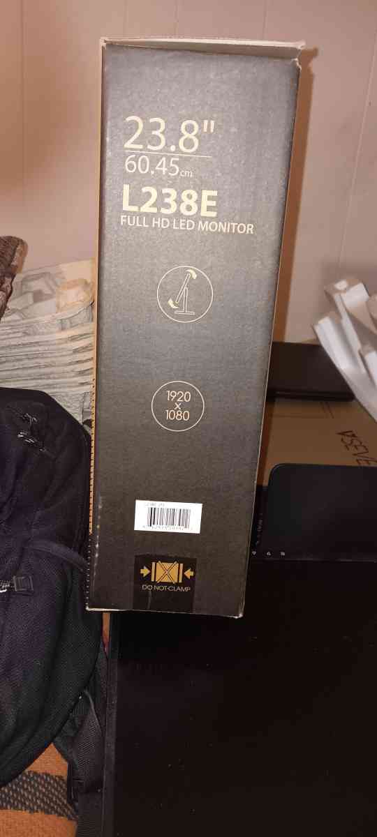 NEW STILL IN BOX V7 full HD LED 24inch monitor