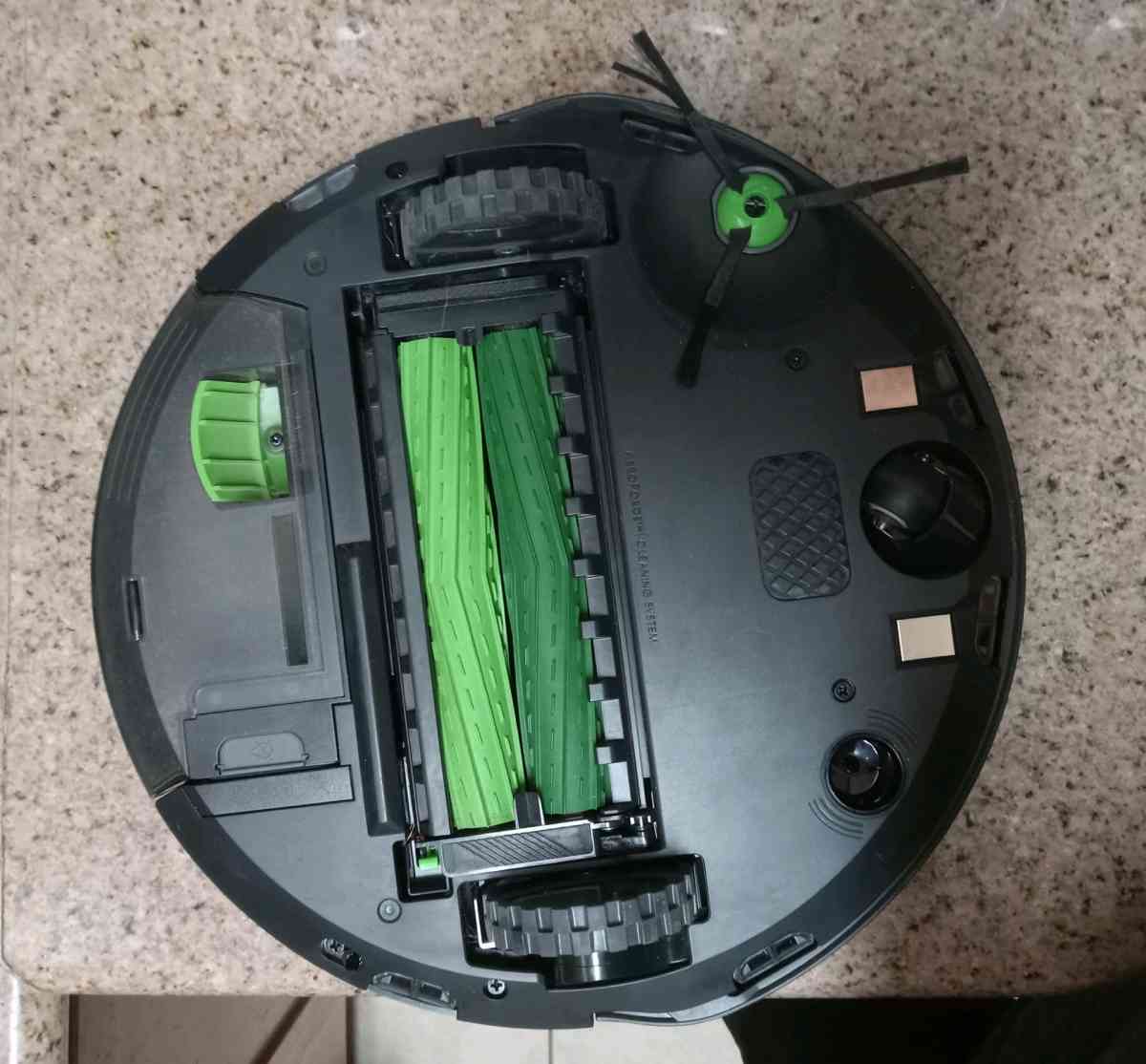 iRobot Roomba Combo j5 SelfEmptying Robot Vacuum Mop