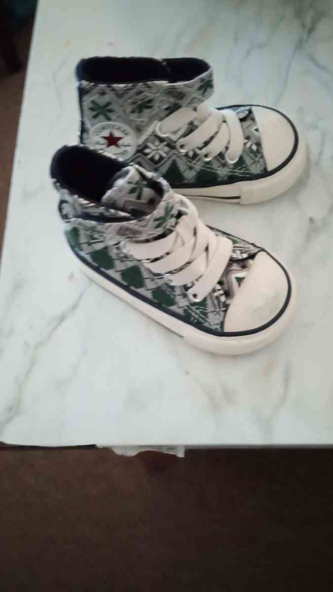 the mini shoes for you baby converse new