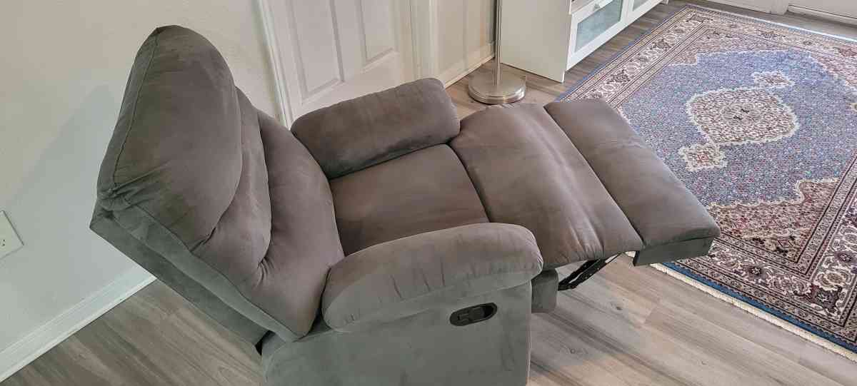 Massage Chair Recliner - Houston, Texas - FleaMarketBay