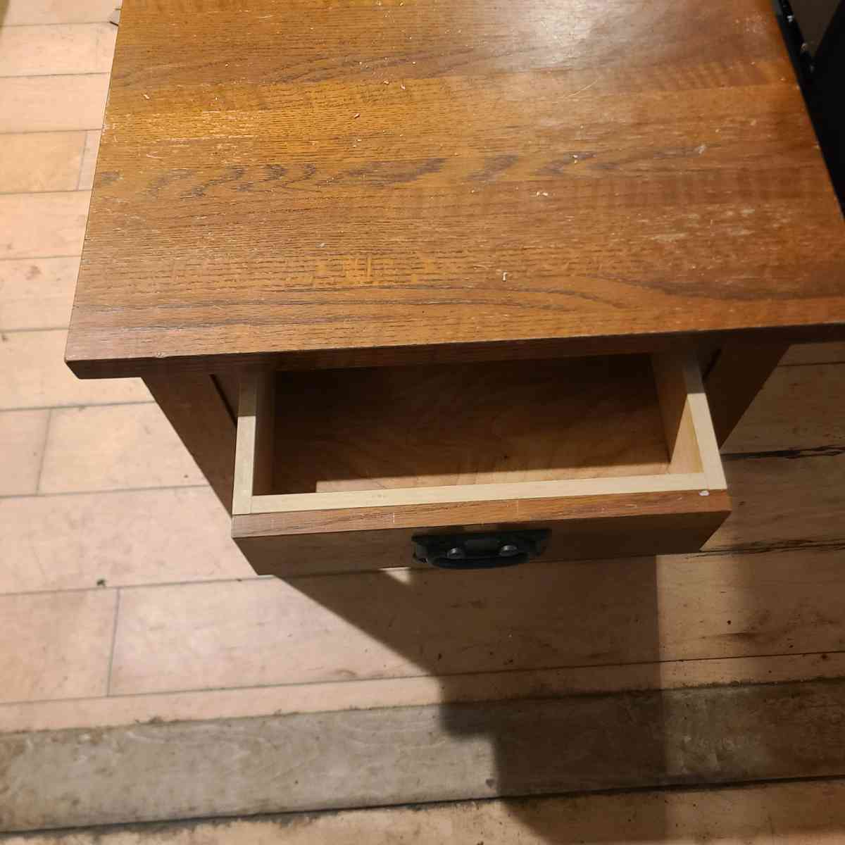 Solid wood end or side table