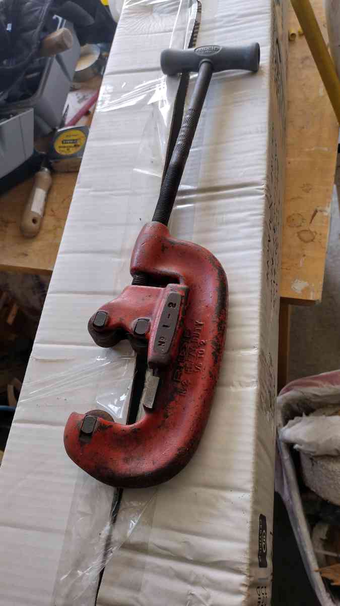 Pipe cutter
