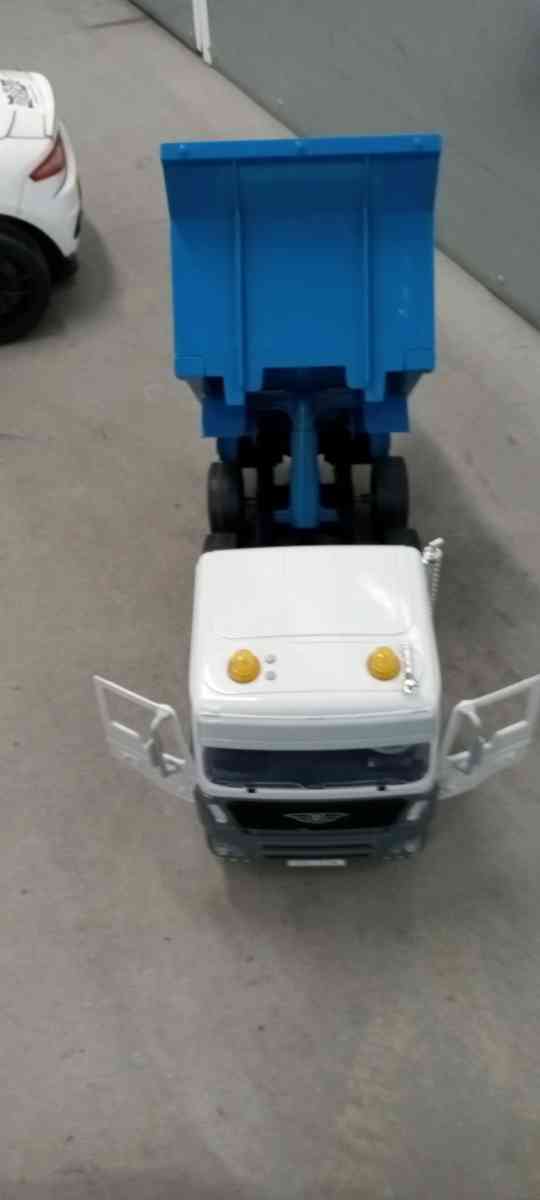 the monster truckings