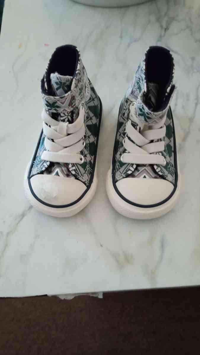 the mini shoes for you baby converse new