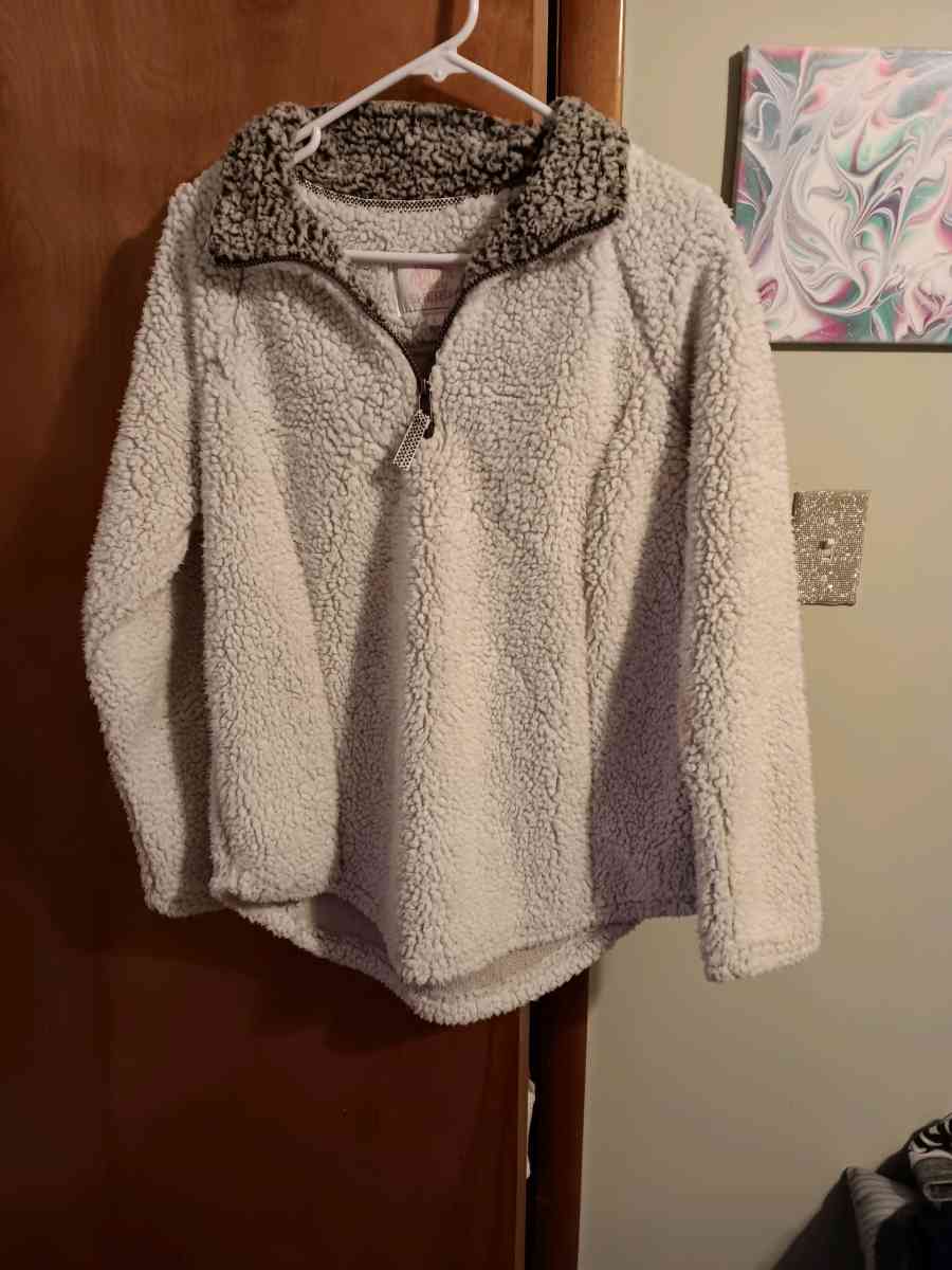 Cozy Sherpa Size Large Womens Pullover - Auxvasse, Missouri - FleaMarketBay