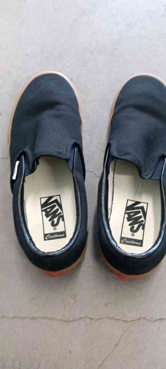 the shoes type vans size 6