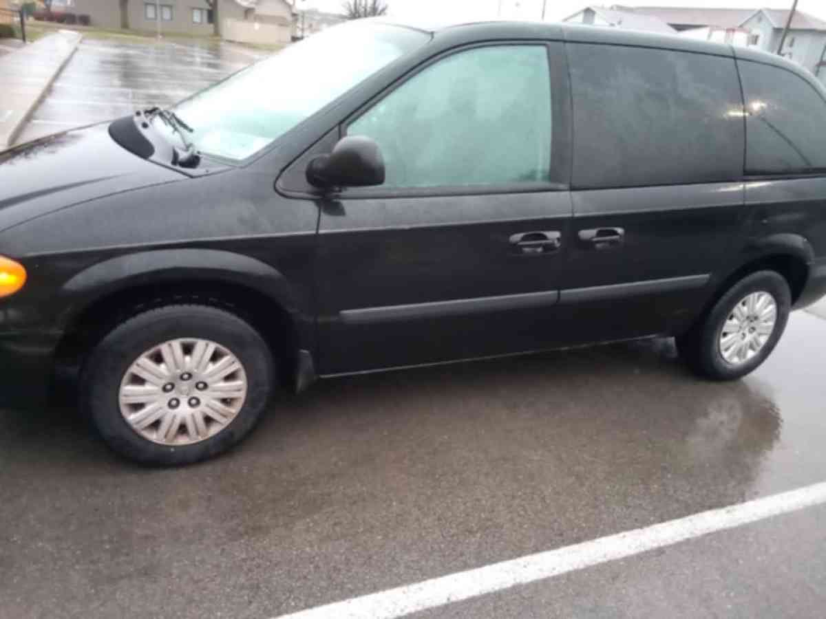 2006 Chrysler town and country minivan