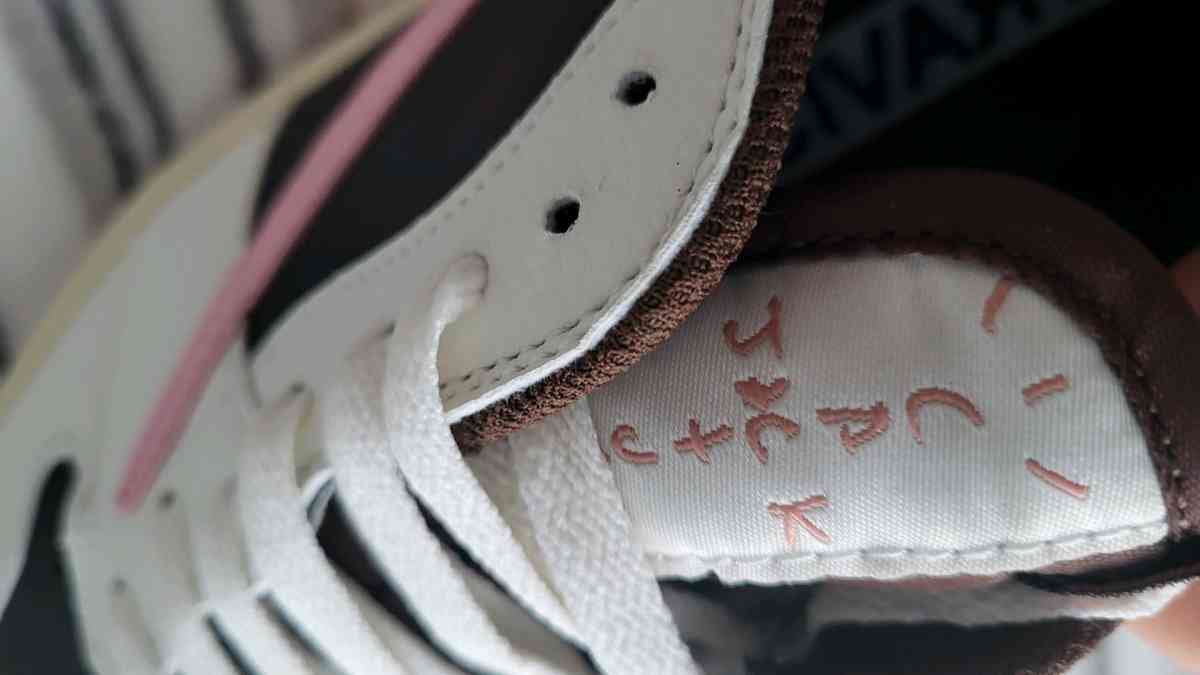 Jordan 1 low travis scotts - Naples, Florida - FleaMarketBay