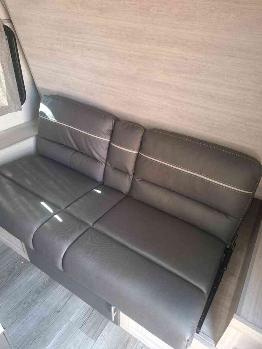 Catalina camper with bunkbeds slidout boughtit new use 3 tim