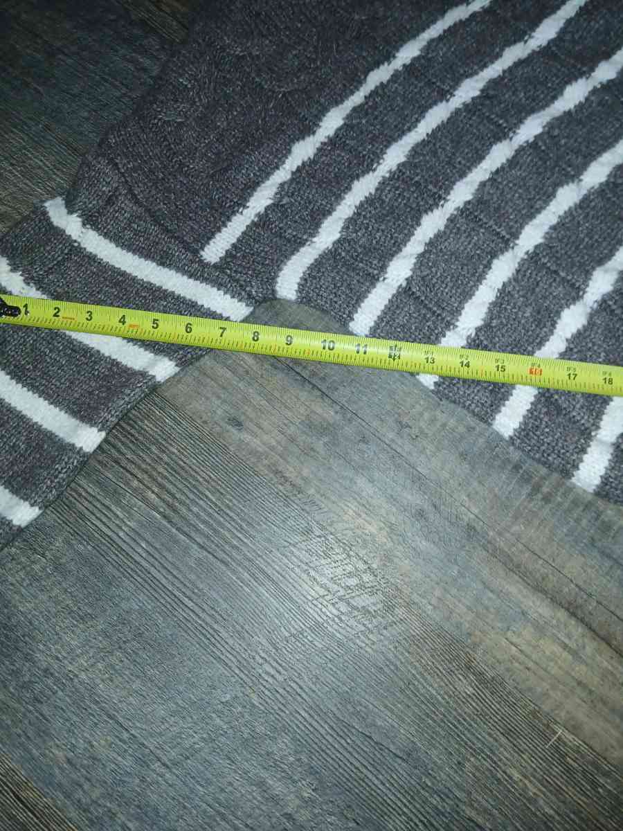 LC Lauren Conrad Size LG Cream and Dark Beige