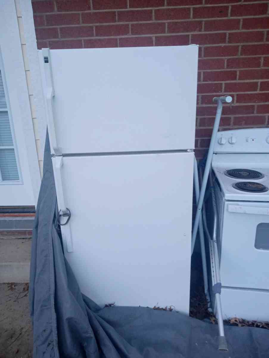 refrigerator and gently used electric stove