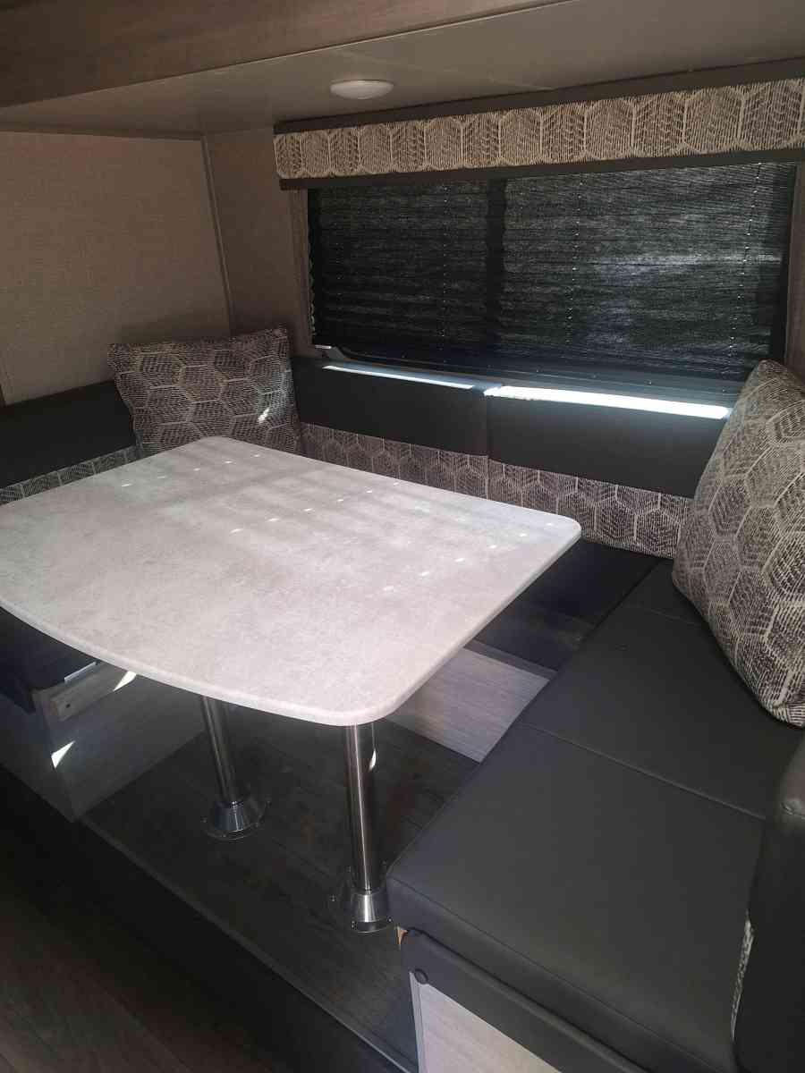 Catalina camper with bunkbeds slidout boughtit new use 3 tim