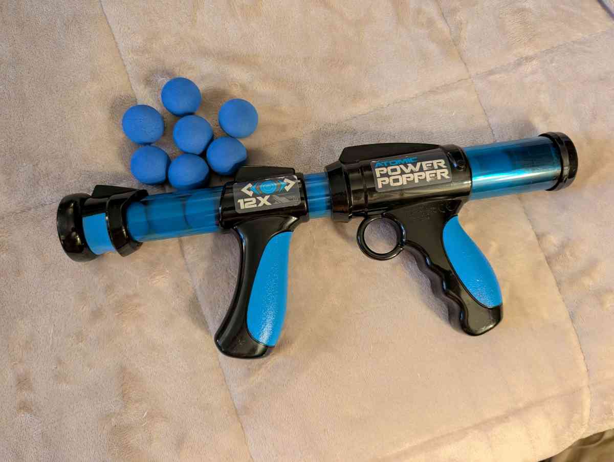 Atomic Power Popper Red  Blue Battle Set  44 total balls