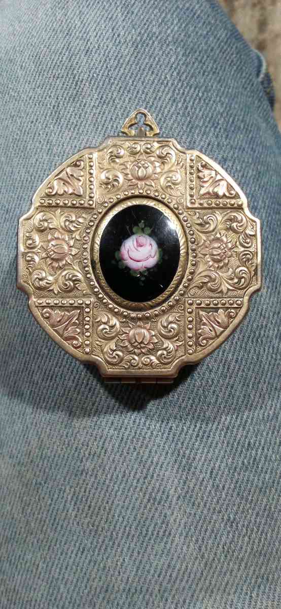 Estee Lauder vintage perfume compact