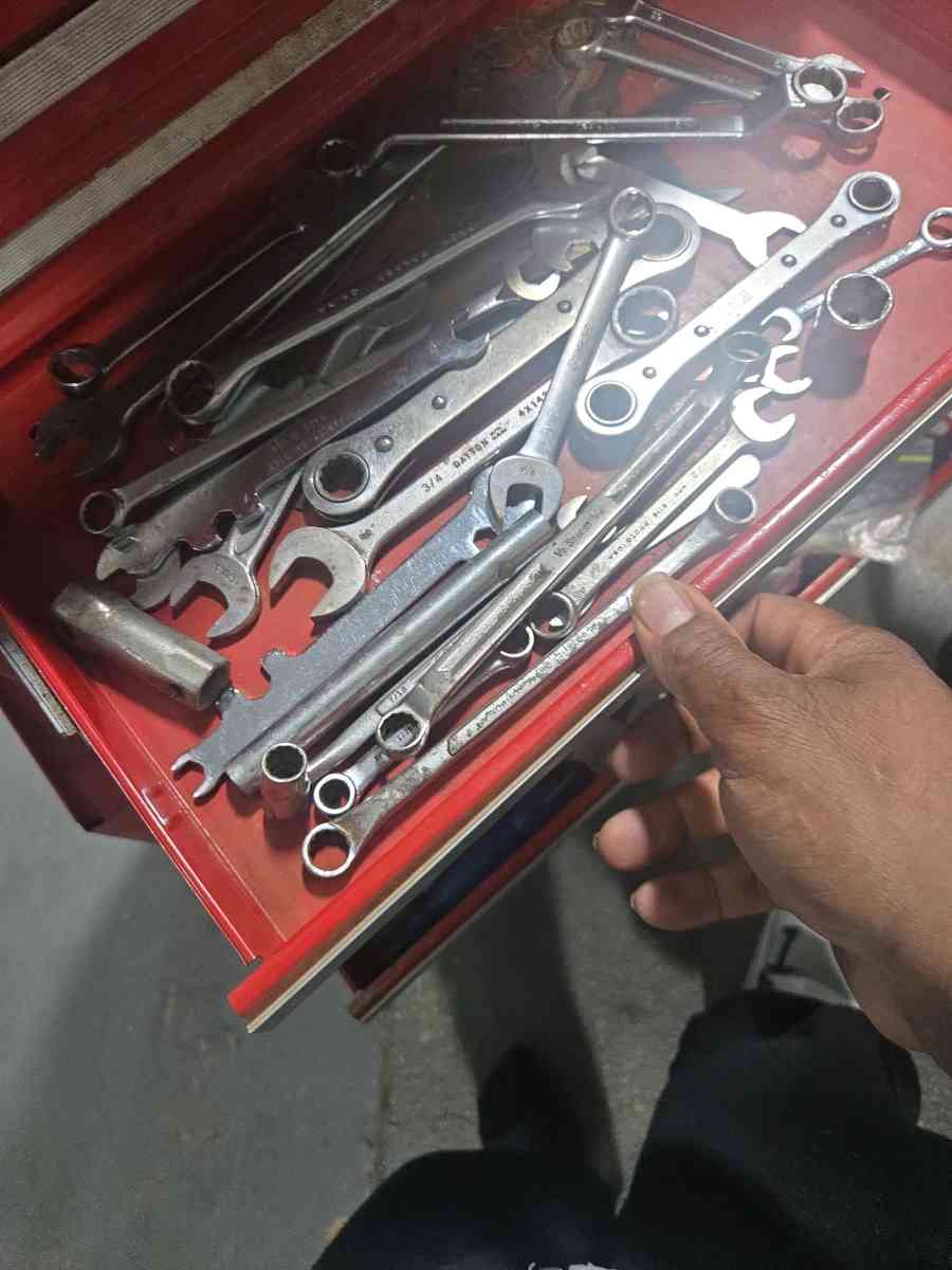 Craftsman tool box on wheels