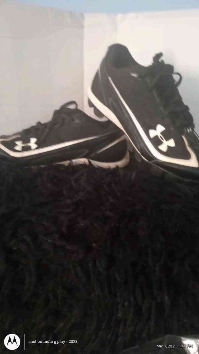 Baseball softball cletes