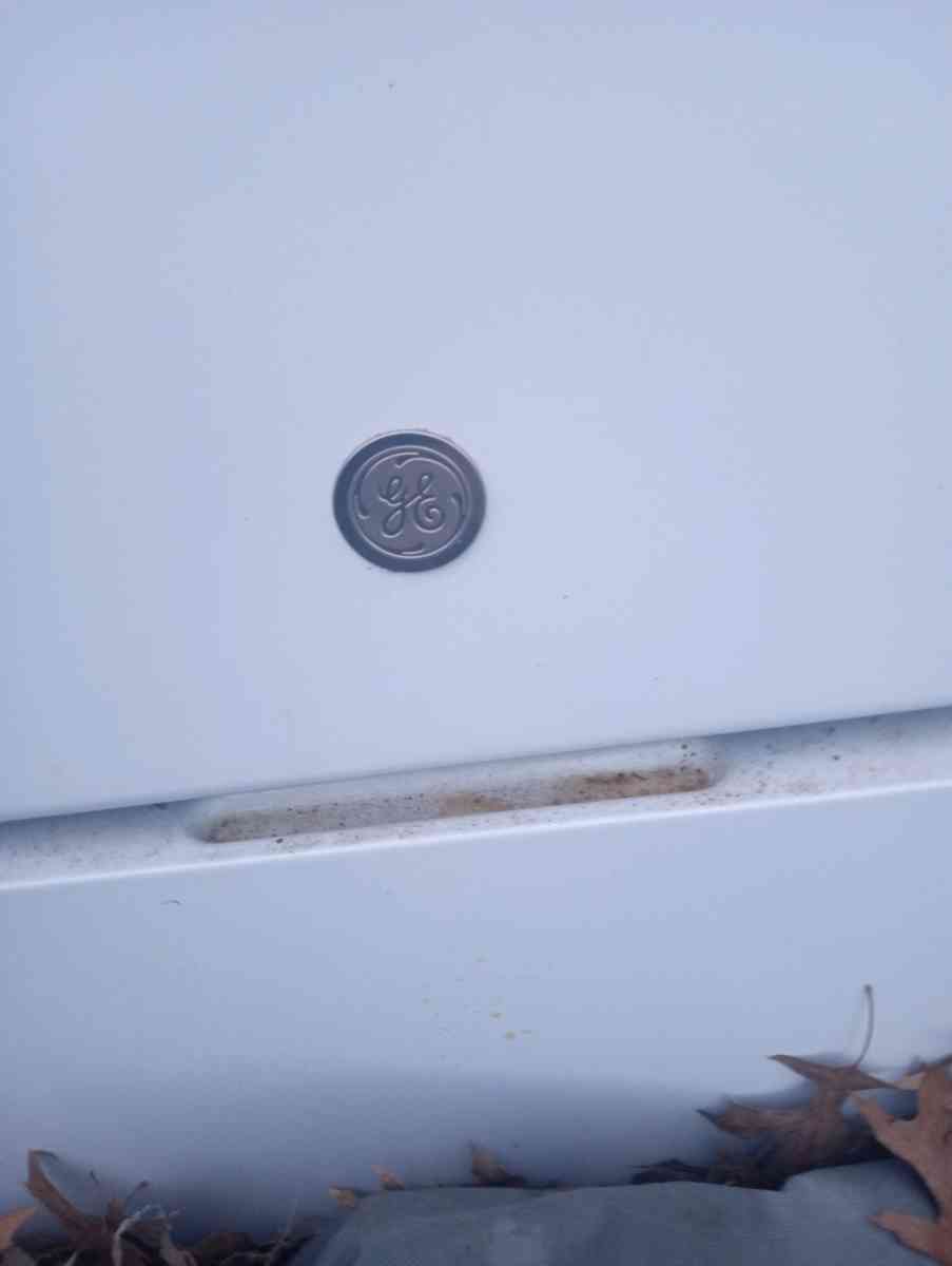 refrigerator and gently used electric stove