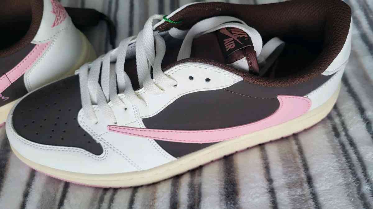 Jordan 1 low travis scotts - Naples, Florida - FleaMarketBay