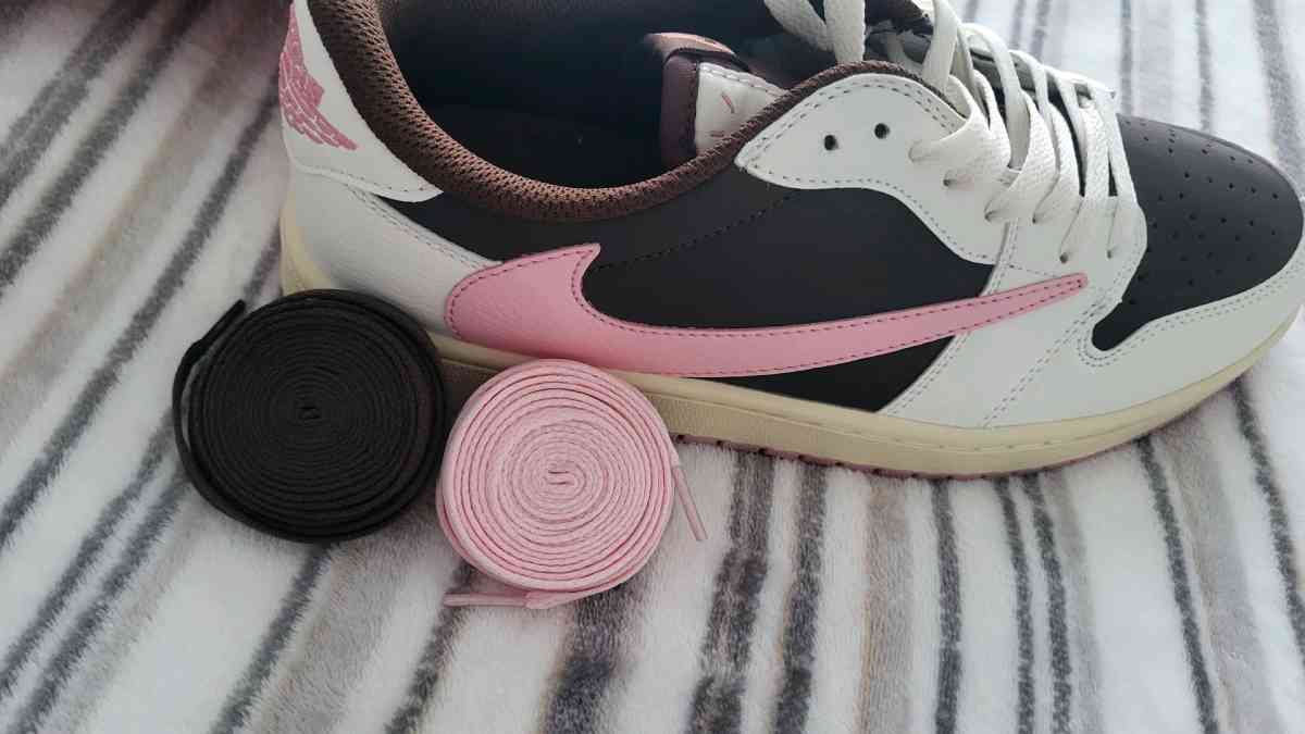 Jordan 1 low travis scotts - Naples, Florida - FleaMarketBay