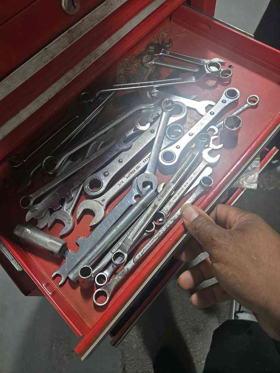 Craftsman tool box on wheels