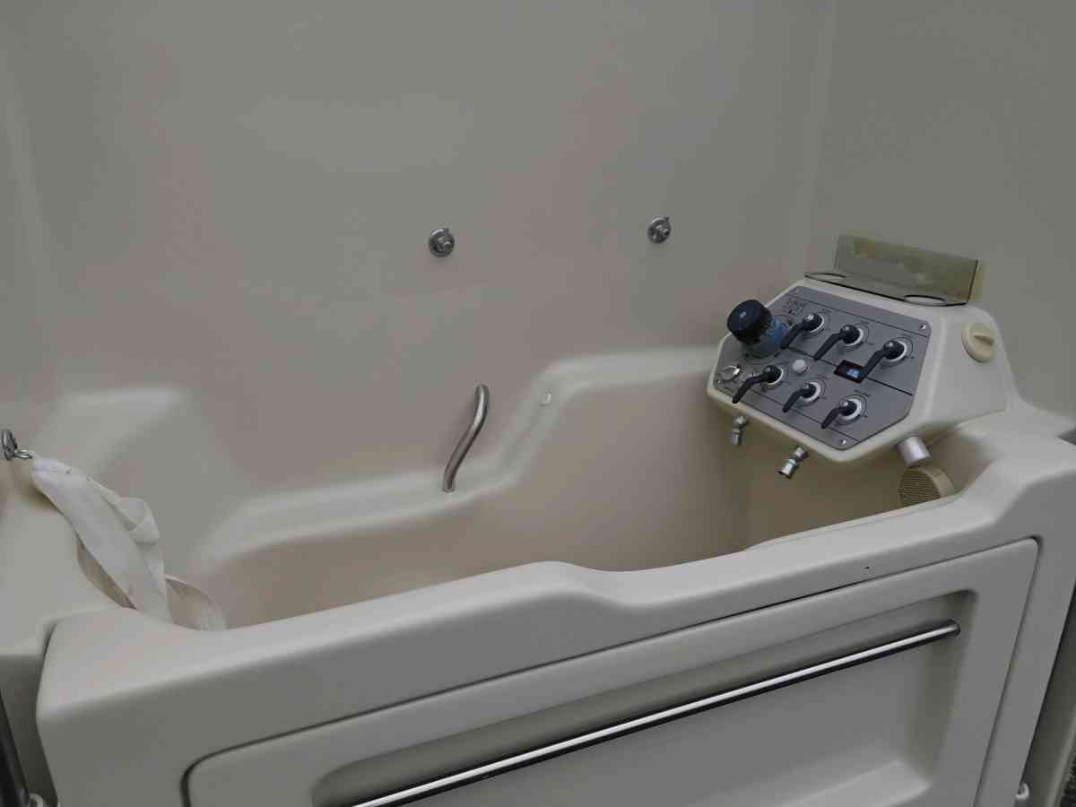 Walk In Bath Tub with Showering Head Plus Whirlpool Like New