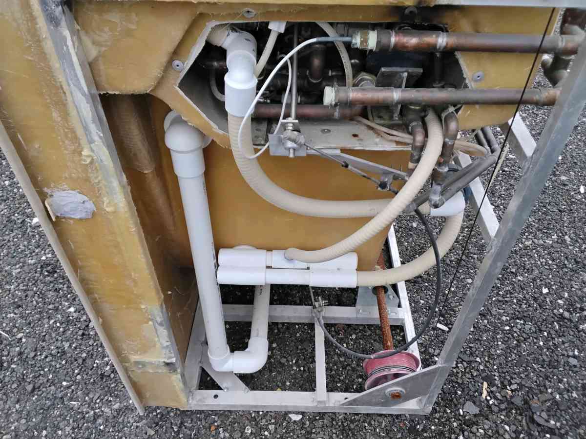 Walk In Bath Tub with Showering Head Plus Whirlpool Like New