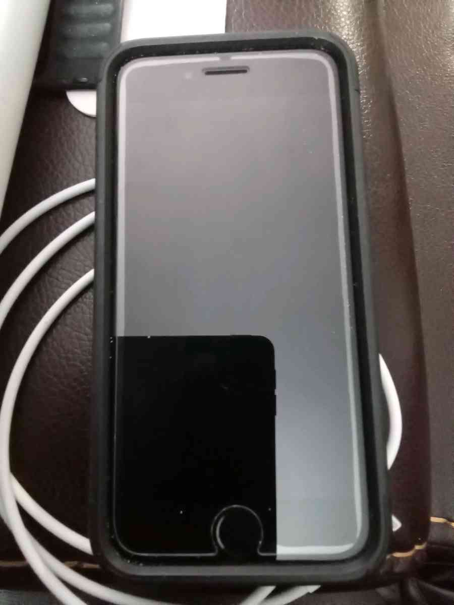 iPhone SE3 and Apple Watch 8 - Irvington, New Jersey - FleaMarketBay