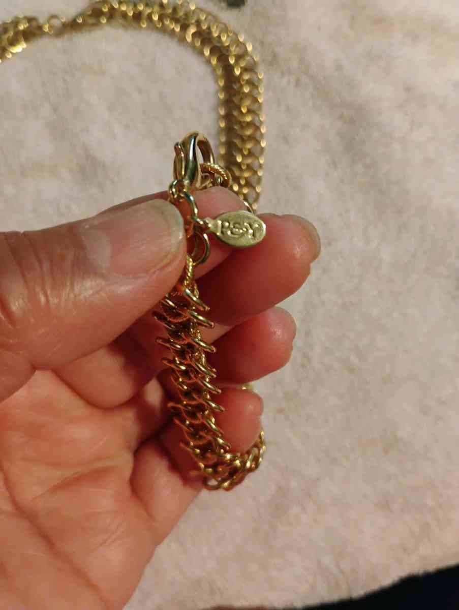 beautiful gold tone Necklace set - Bowie, Texas - FleaMarketBay