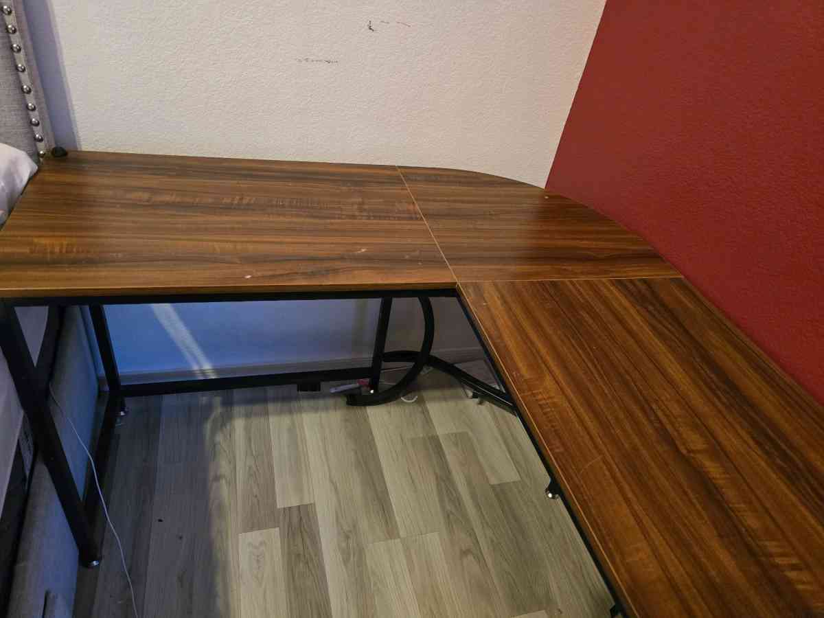 Corner Desk