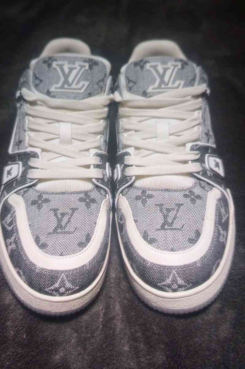 Louis Vuitton Trainers size 10 - Maricopa, Arizona - FleaMarketBay