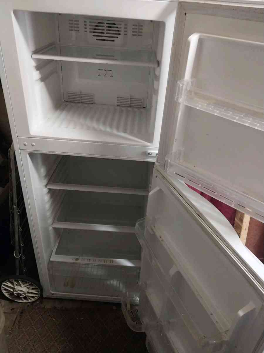 apartment size refrigerator - Philadelphia, Pennsylvania - FleaMarketBay
