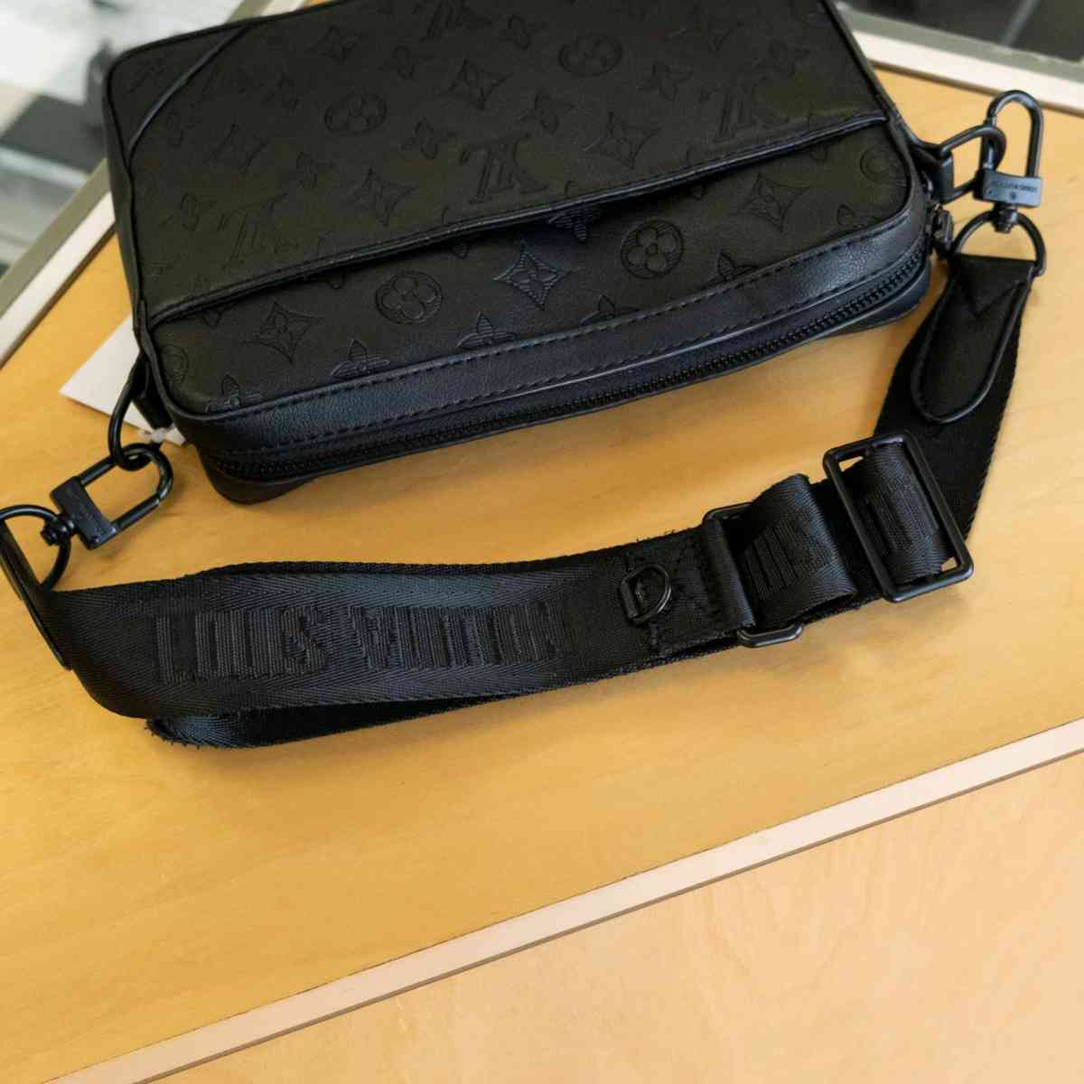 Louis Vuitton throw offer