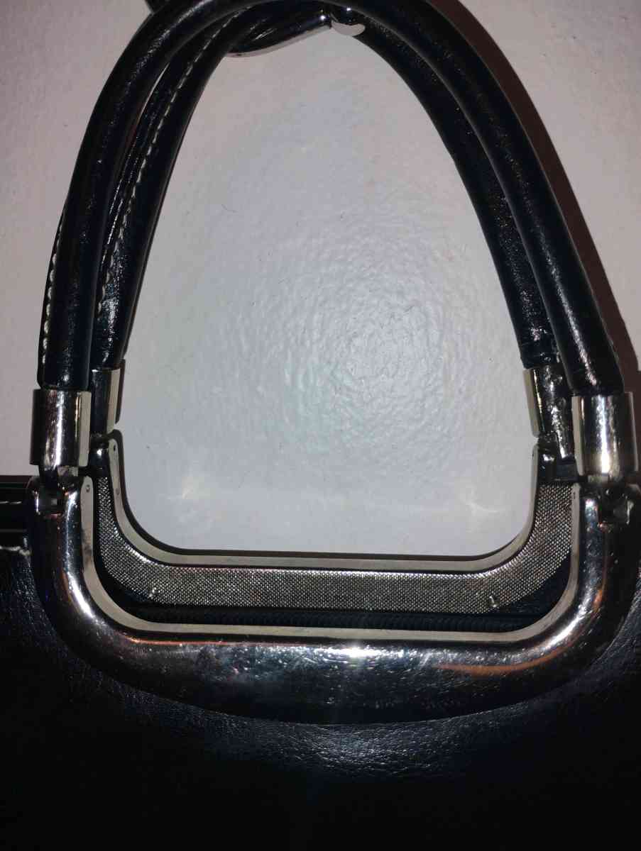 Gucci black leather handbag