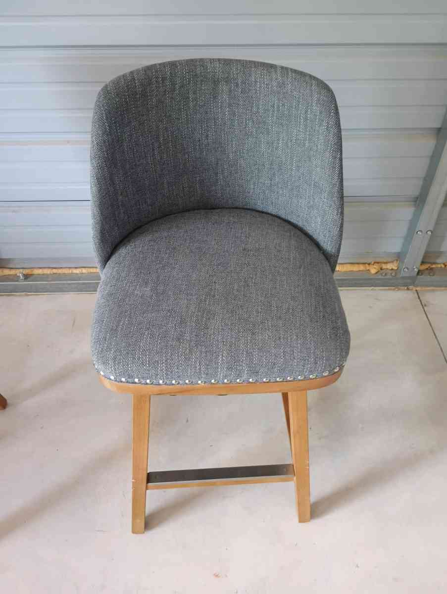 Julia Set of 2 Transitional Upholstered Counter Stools  Free