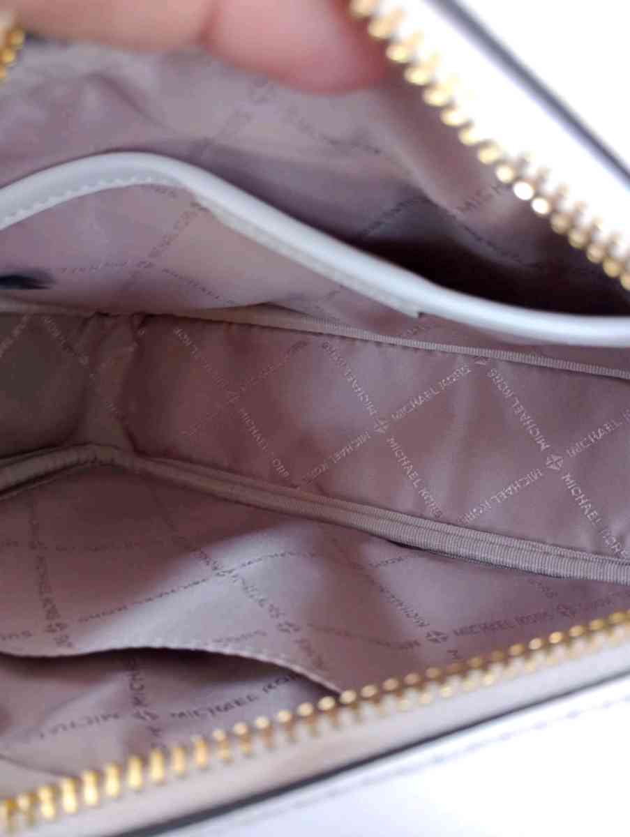 MICHAEL KORS JET SET TRAVEL purse