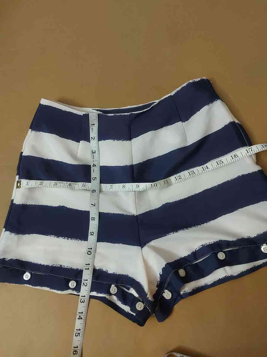 BCBGeneration Nautical BlueWhite Striped Shorts Size 0