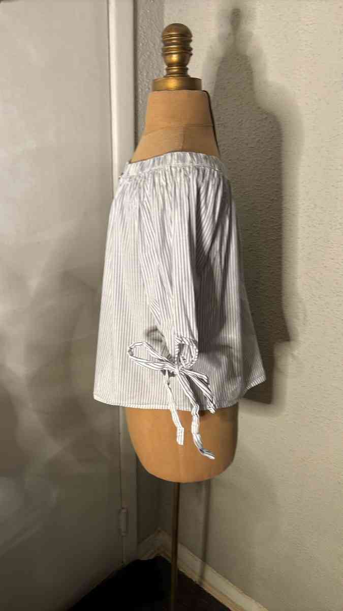 LaBanga Striped BlueWhite Top Size L Bow Tie Sleeves