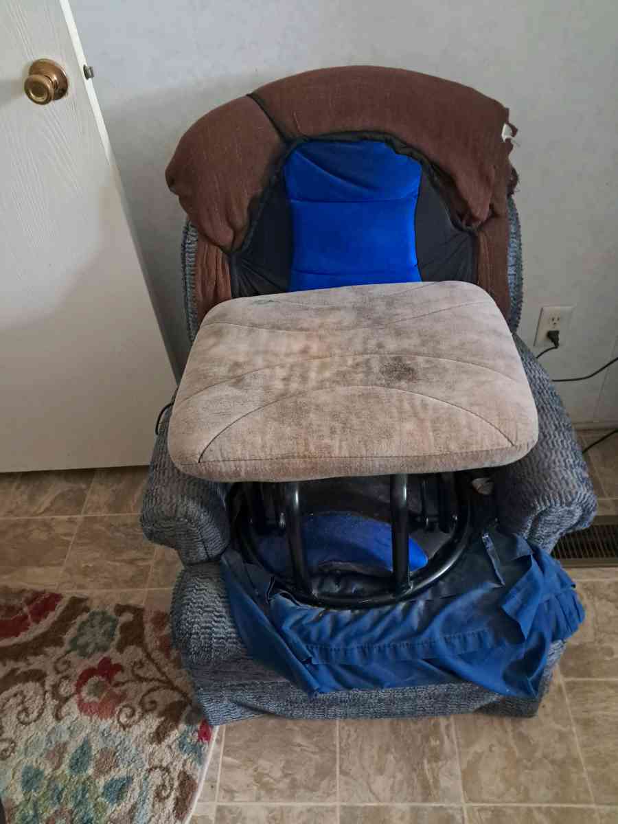 chair - Abbeville, Alabama - FleaMarketBay