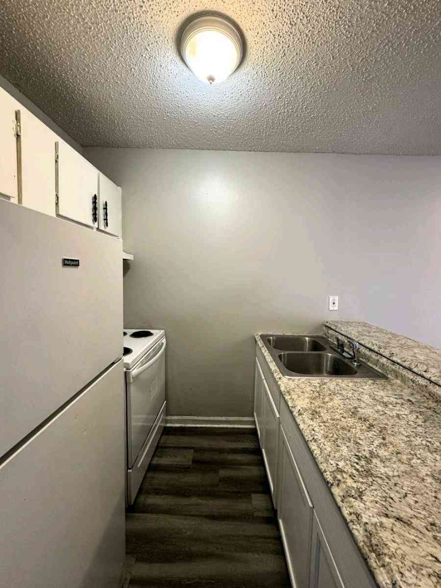 adorable 2bedrooms and 1bathroom