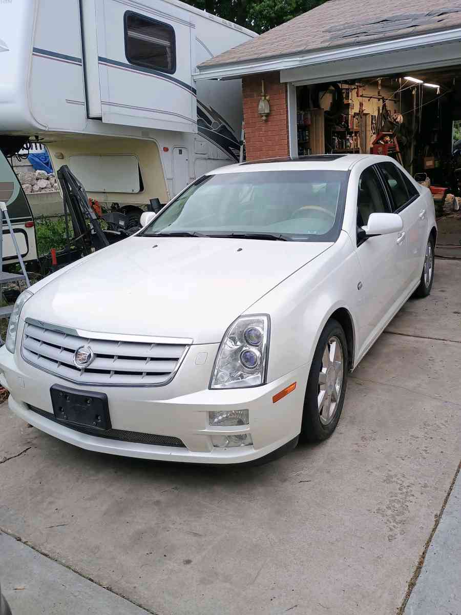 2005 STS V8 LUXURY SPORTS SEDAN CADILLAC - Ogden, Utah - FleaMarketBay