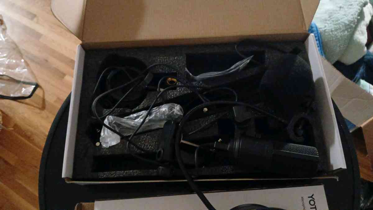 STUDIO MUSIC EQUIPMENT