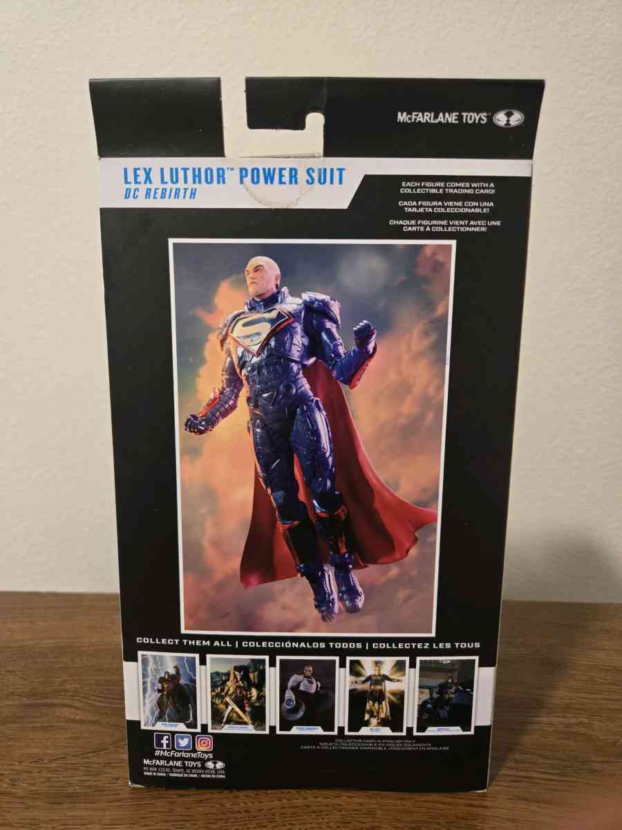 LEX LUTHER POWER SUIT ACTION FIGURE