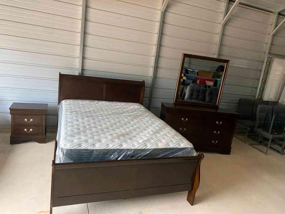 Queen Size Bedroom Set  Free Delivery If Needed