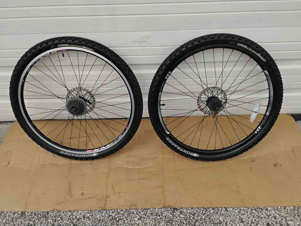 2 Schwinn Bicycle Front  Rear Rims Tires OEM Like New