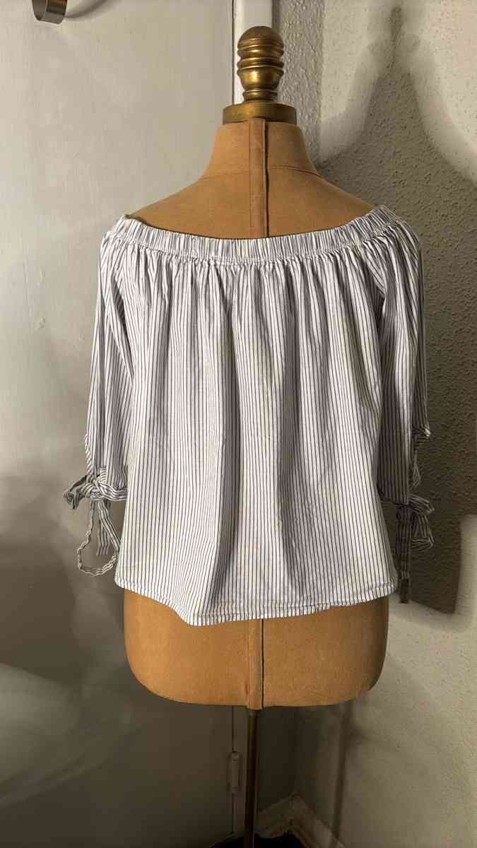 LaBanga Striped BlueWhite Top Size L Bow Tie Sleeves