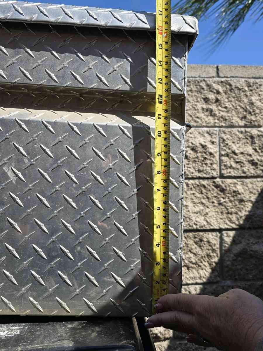 CHALLENGER  TRUCK TOOL BOX