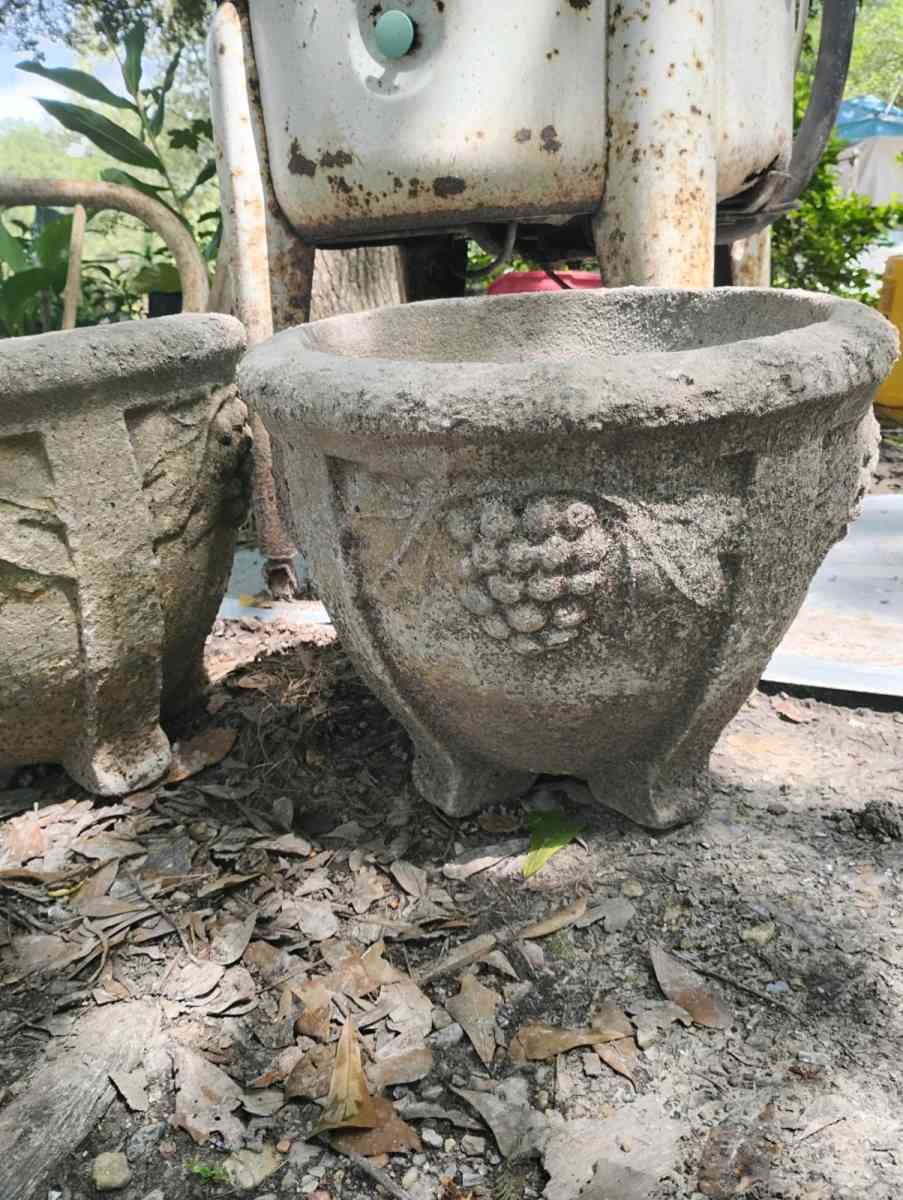 2concrete planters