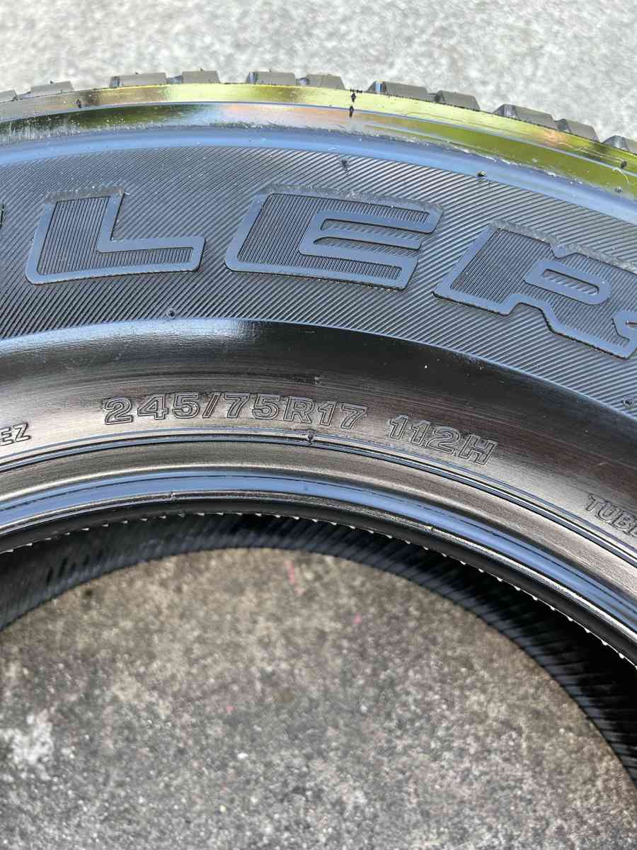 Bridgestone Dueler tire AT 245 75R17 - Bridgeview, Illinois - FleaMarketBay